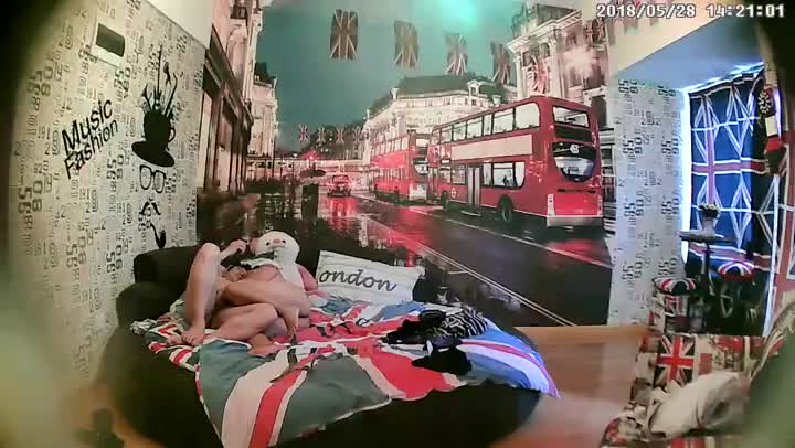 口活不错的白嫩美少妇宝宝心安吃完鸡巴被炮友后人式啪啪A